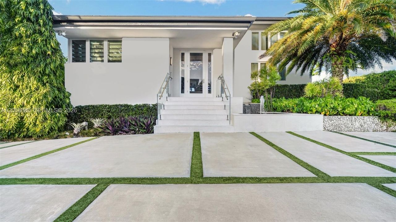 For Sale: $14,500,000 (6 beds, 5 baths, 5305 Square Feet)