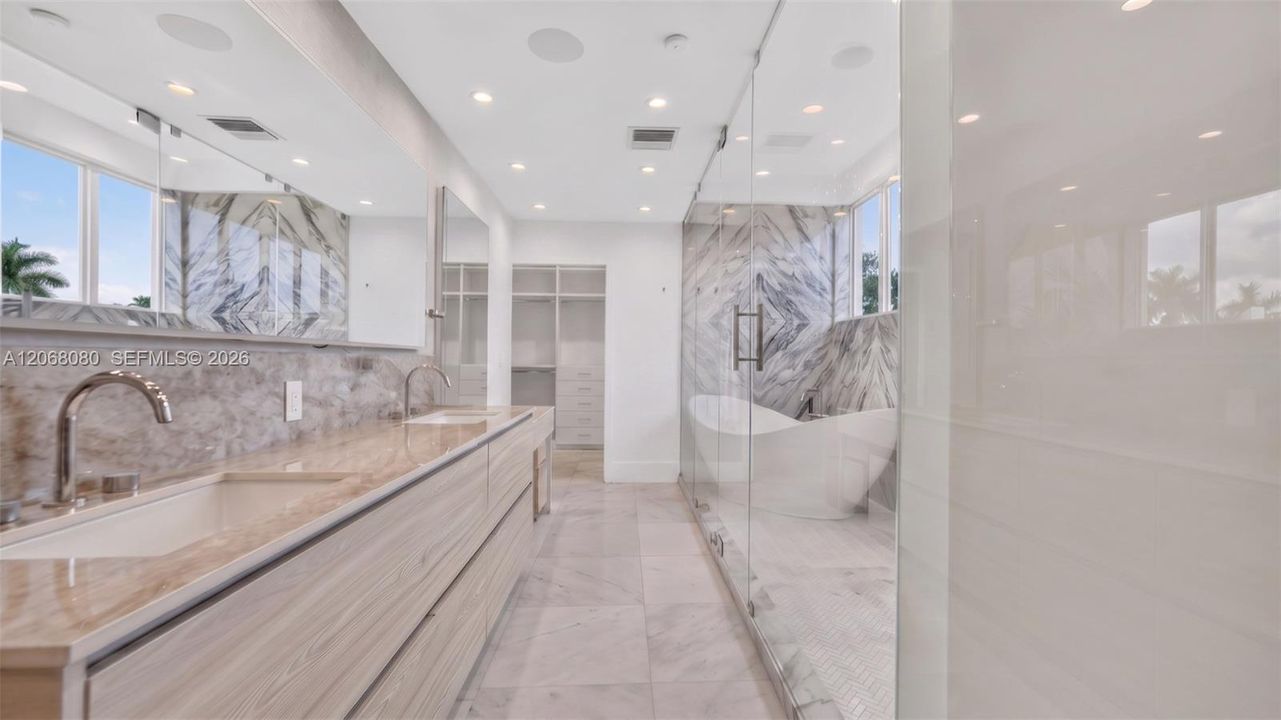 For Sale: $14,500,000 (6 beds, 5 baths, 5305 Square Feet)