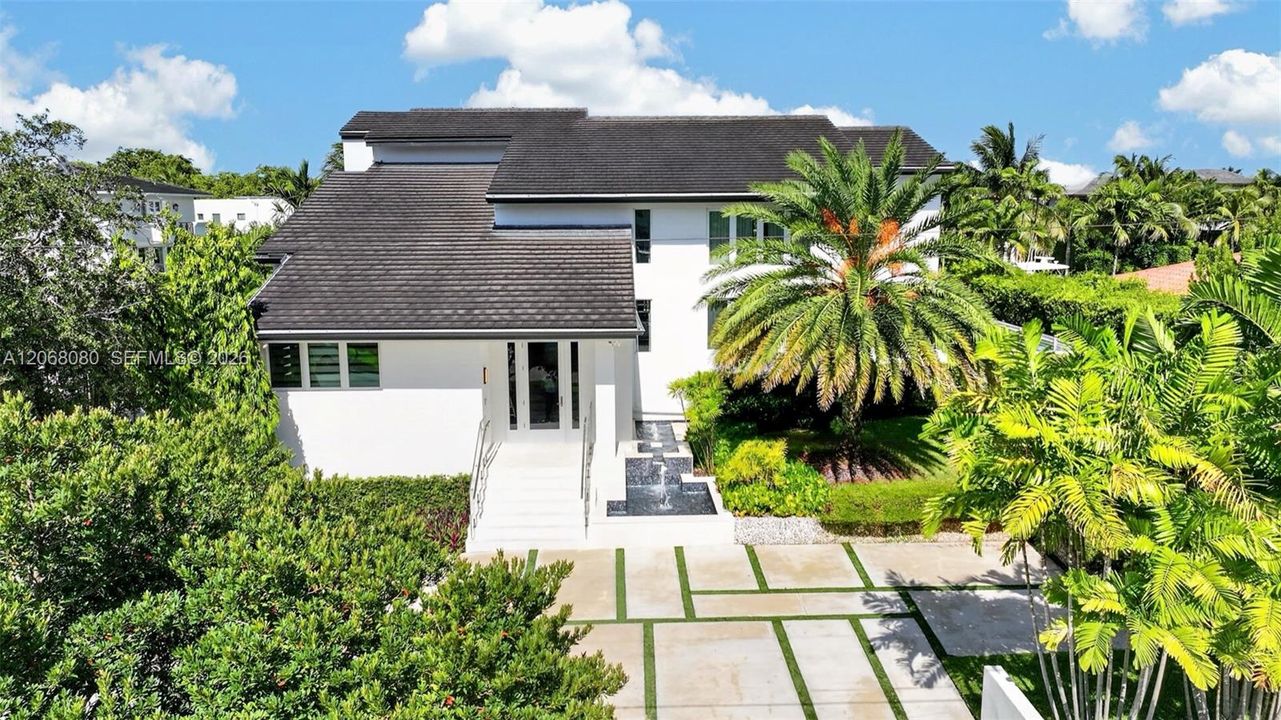 For Sale: $14,500,000 (6 beds, 5 baths, 5305 Square Feet)