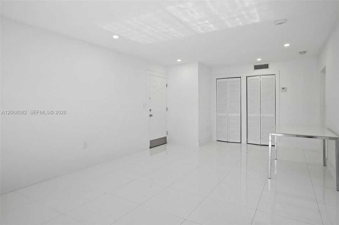 В аренду: $2,500 (1 спален, 2 ванн, 684 Квадратных фут)