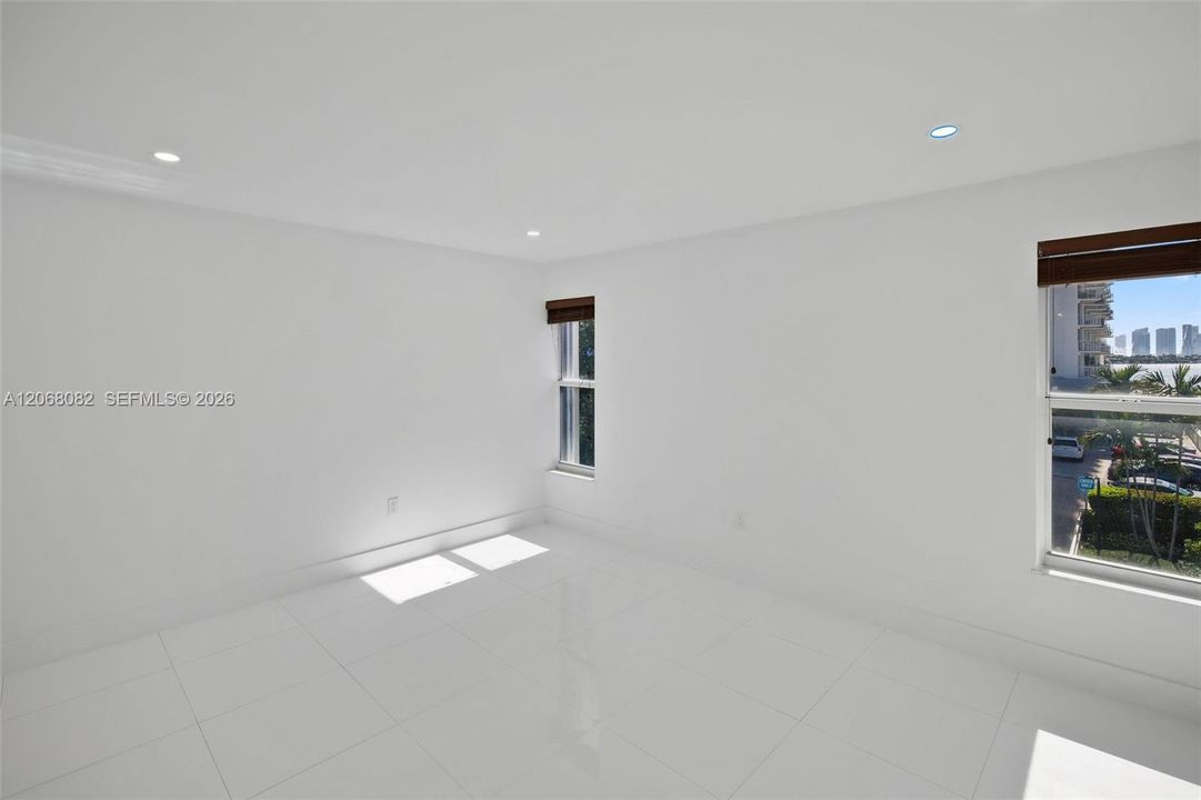 В аренду: $2,500 (1 спален, 2 ванн, 684 Квадратных фут)
