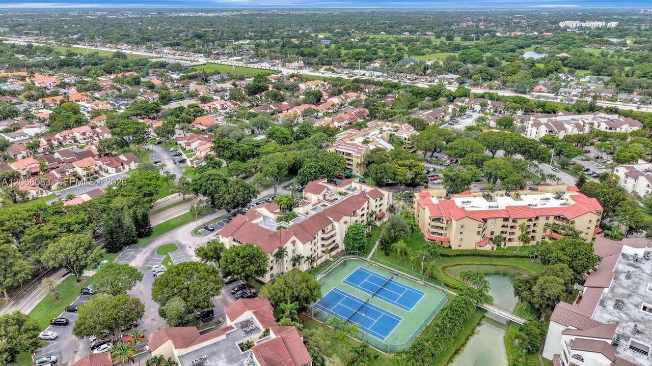 For Sale: $315,000 (2 beds, 2 baths, 965 Square Feet)