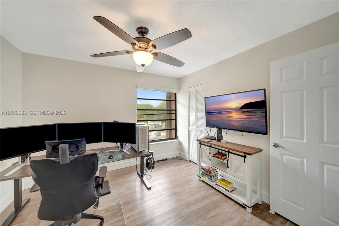 For Sale: $315,000 (2 beds, 2 baths, 965 Square Feet)