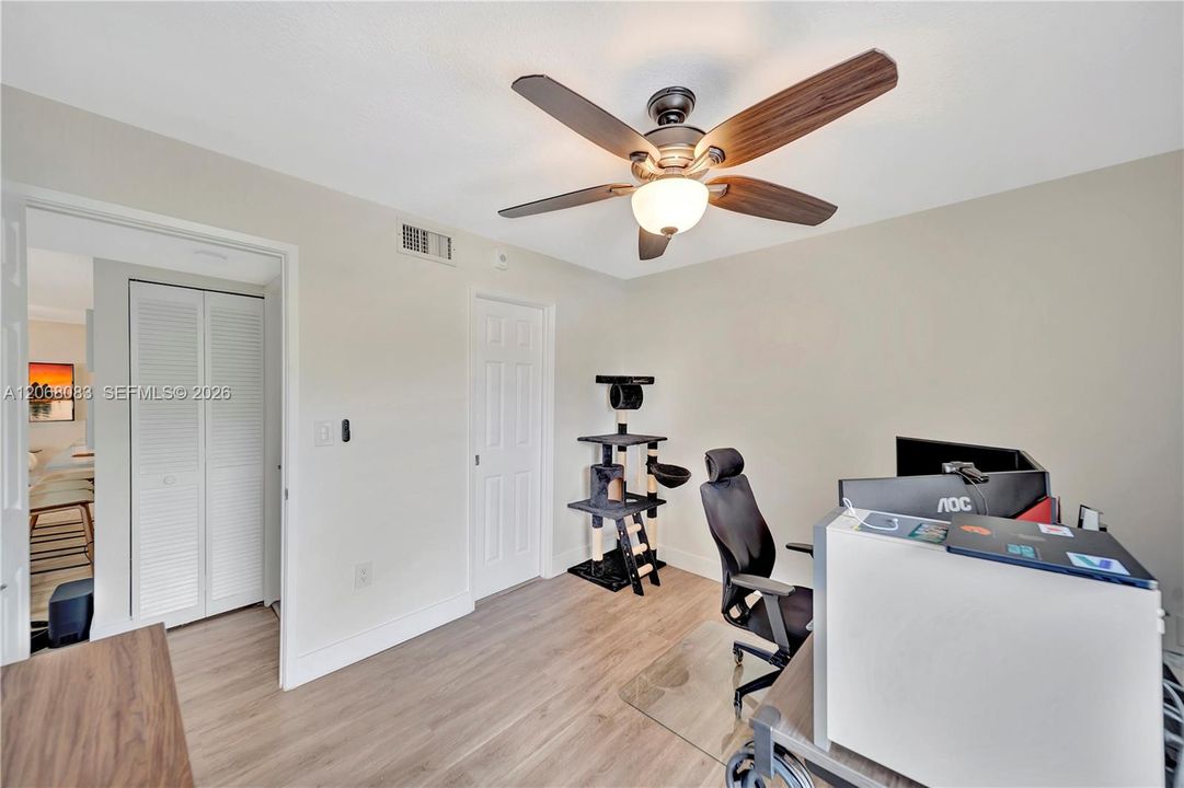 For Sale: $315,000 (2 beds, 2 baths, 965 Square Feet)