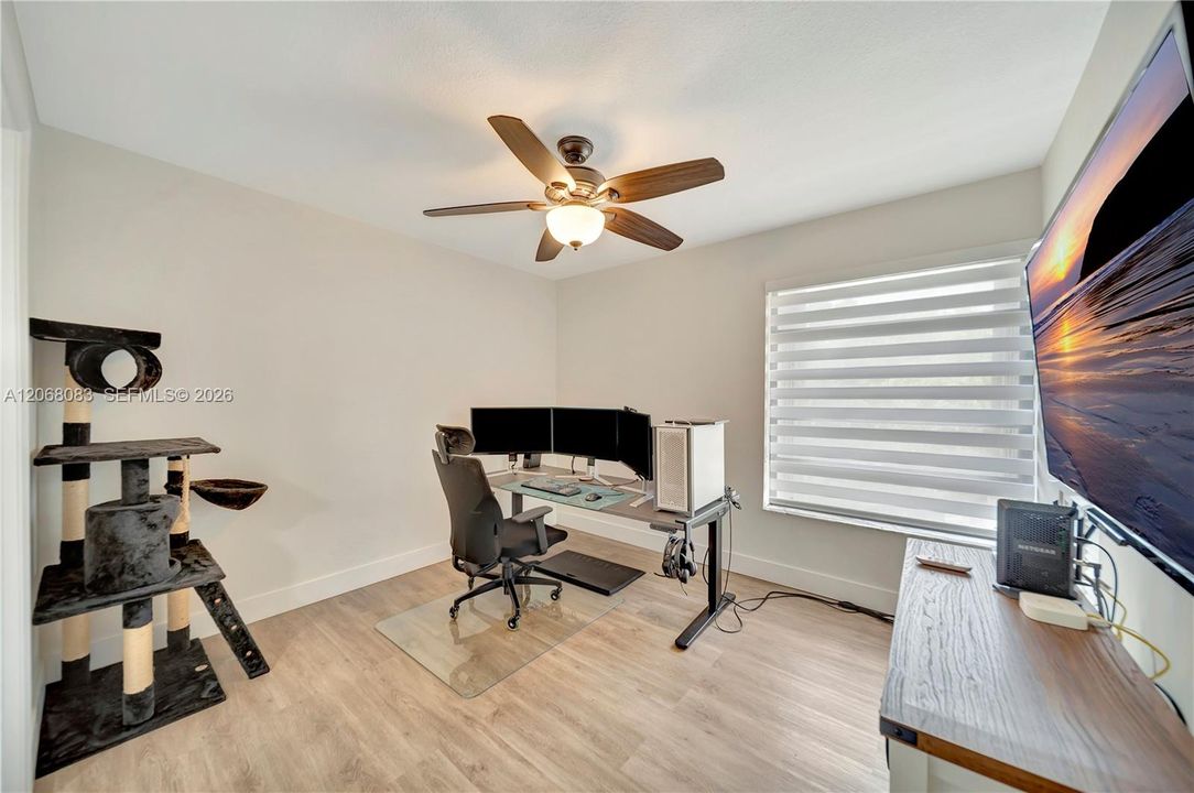 For Sale: $315,000 (2 beds, 2 baths, 965 Square Feet)