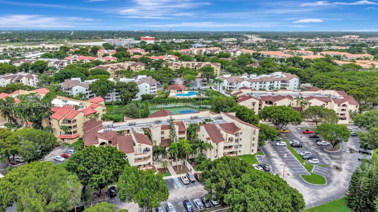 For Sale: $315,000 (2 beds, 2 baths, 965 Square Feet)