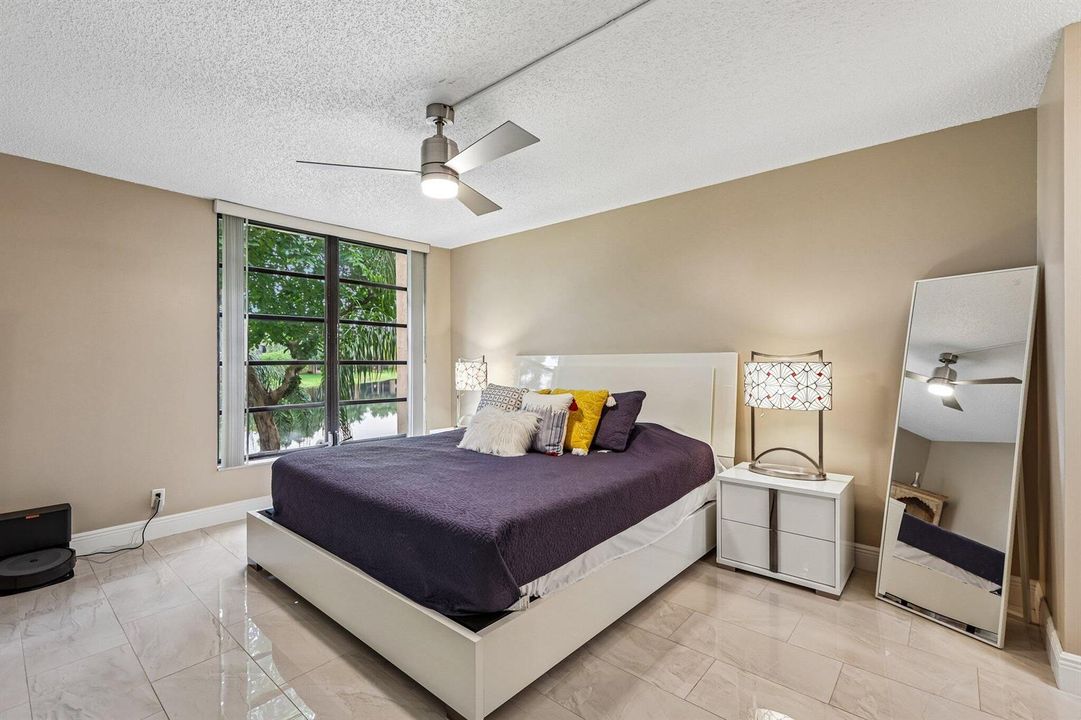 27-web-or-mls-Coral Lake Dr 206-S0608-02
