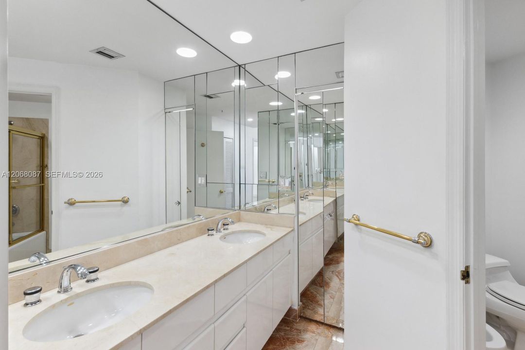 В аренду: $4,900 (2 спален, 2 ванн, 1410 Квадратных фут)