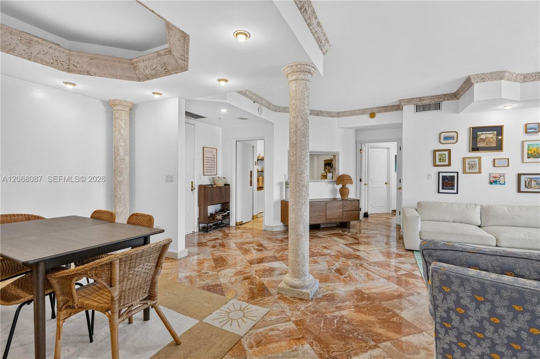 В аренду: $4,900 (2 спален, 2 ванн, 1410 Квадратных фут)