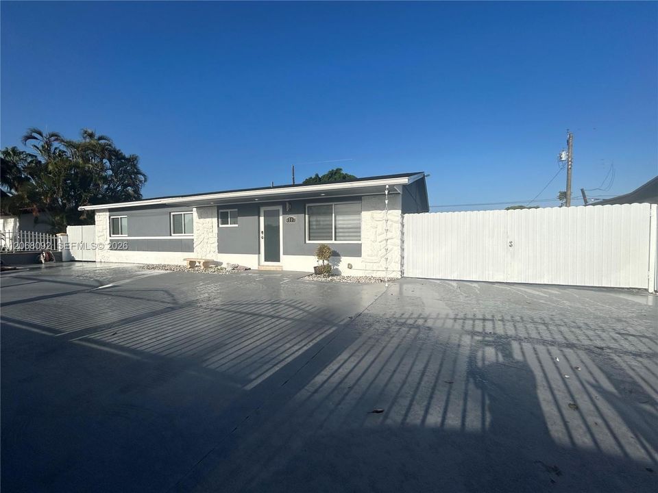 For Sale: $780,000 (3 beds, 2 baths, 1248 Square Feet)