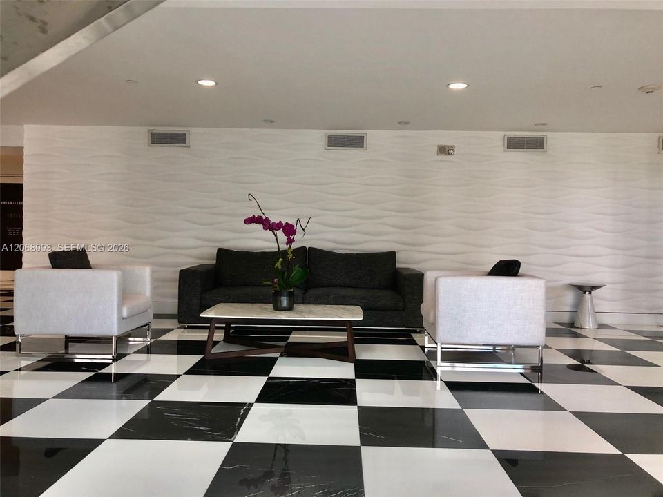 Active With Contract: $4,800 (2 beds, 2 baths, 1222 Square Feet)