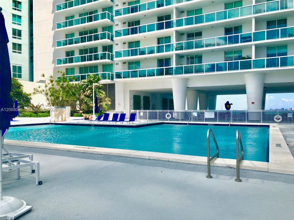 Active With Contract: $4,800 (2 beds, 2 baths, 1222 Square Feet)