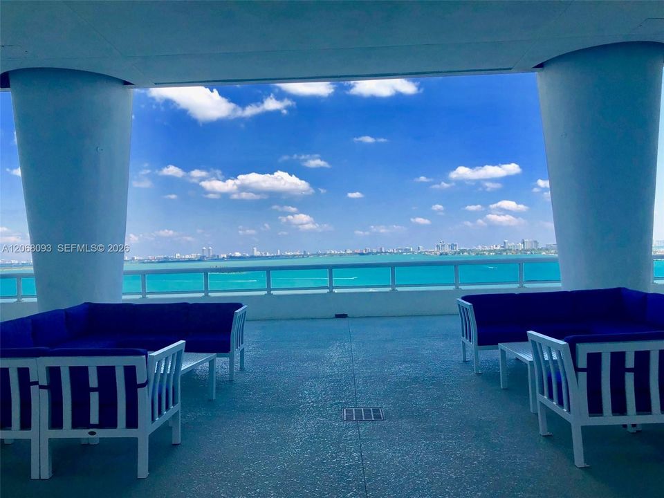 Active With Contract: $4,800 (2 beds, 2 baths, 1222 Square Feet)