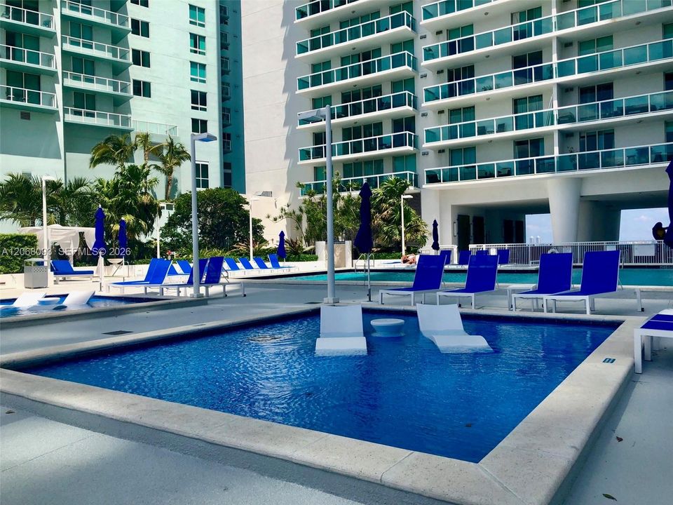 Active With Contract: $4,800 (2 beds, 2 baths, 1222 Square Feet)