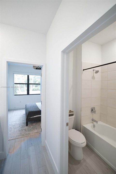En Venta: $875,000 (4 camas, 3 baños, 3015 Pies cuadrados)
