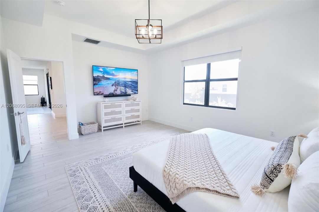 En Venta: $875,000 (4 camas, 3 baños, 3015 Pies cuadrados)