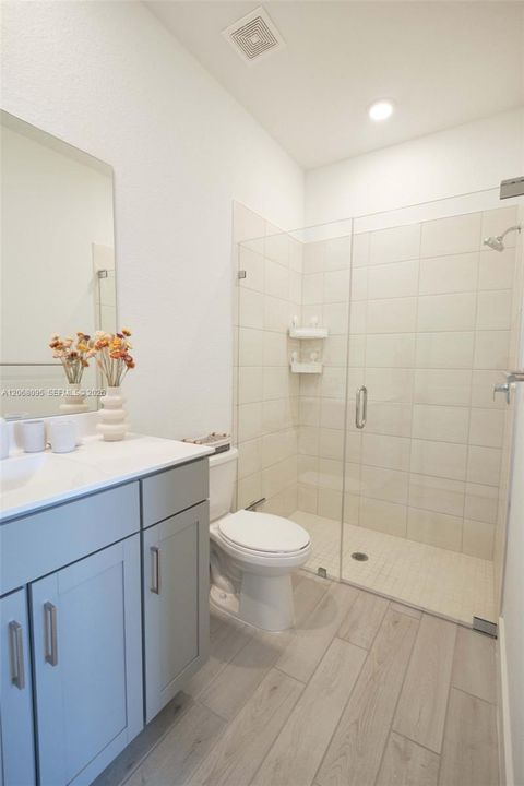 En Venta: $875,000 (4 camas, 3 baños, 3015 Pies cuadrados)