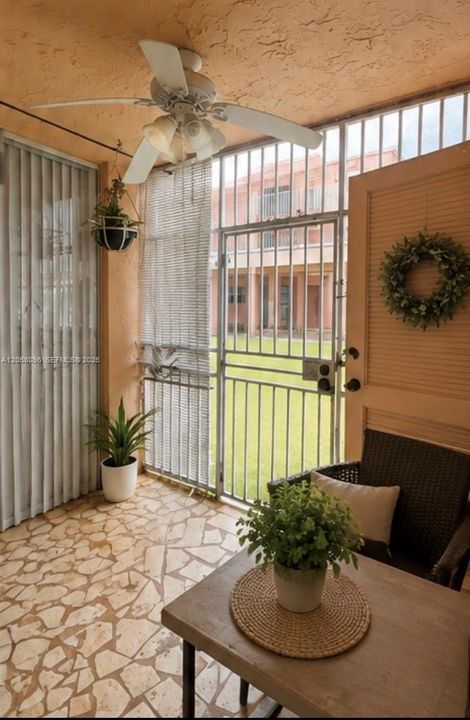 For Sale: $165,000 (2 beds, 2 baths, 800 Square Feet)