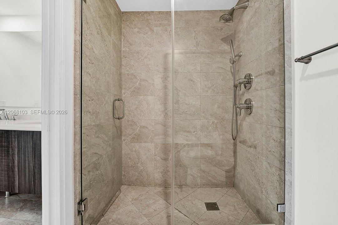 Active With Contract: $3,700 (1 beds, 1 baths, 743 Square Feet)