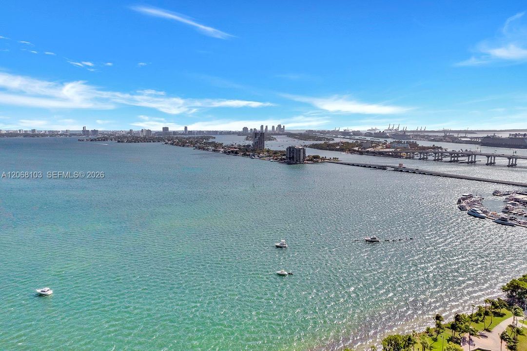 Active With Contract: $3,700 (1 beds, 1 baths, 743 Square Feet)