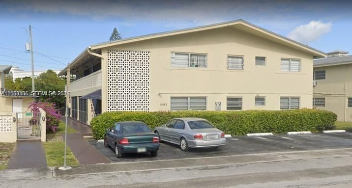 For Rent: $1,400 (1 beds, 1 baths, 722 Square Feet)
