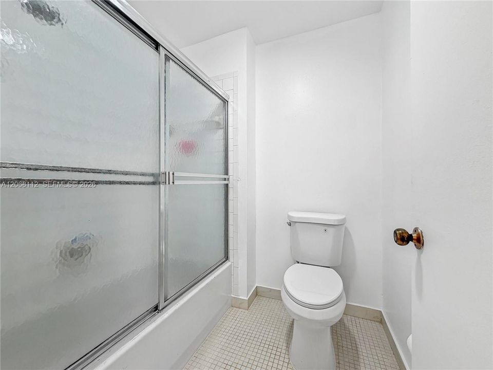 В аренду: $2,250 (2 спален, 2 ванн, 1216 Квадратных фут)