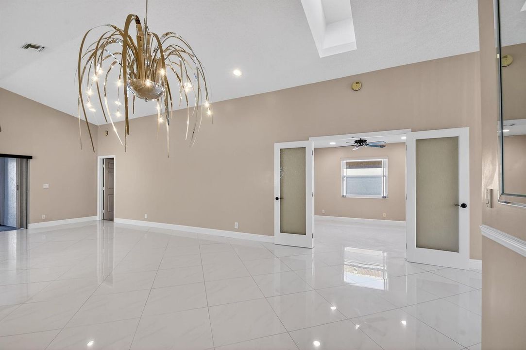 3rd Bedroom / Den