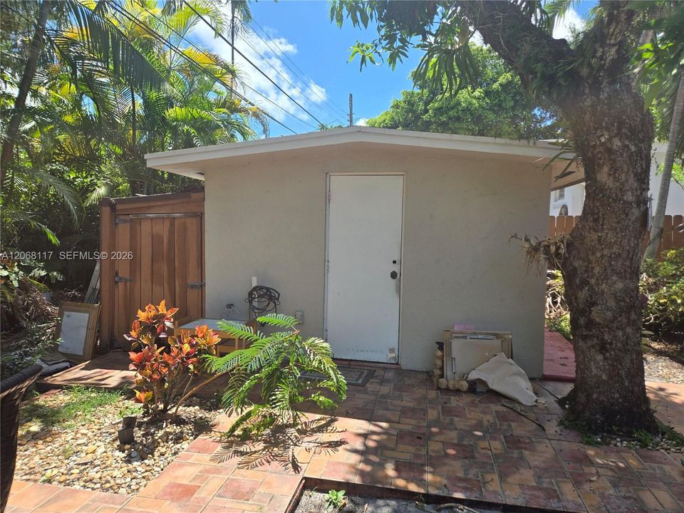 Active With Contract: $620,000 (3 beds, 2 baths, 1383 Square Feet)