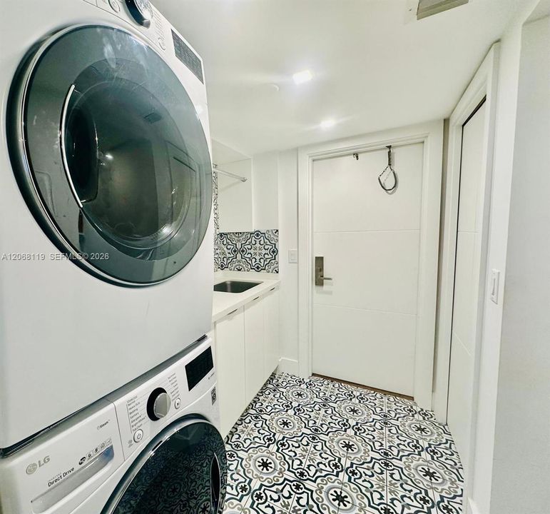 For Rent: $13,000 (3 beds, 3 baths, 2430 Square Feet)