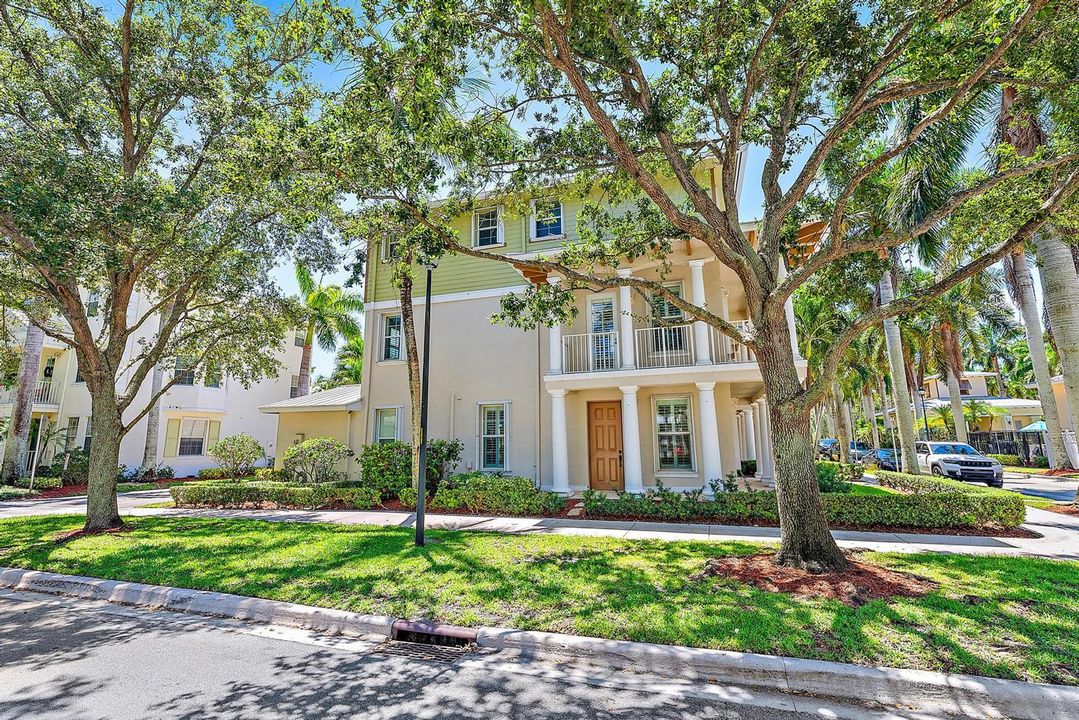 4225 E Main St -25