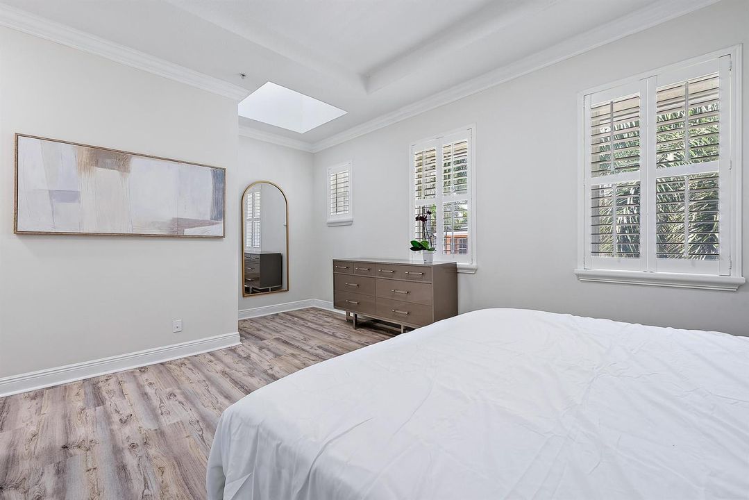4225 E Main St -21
