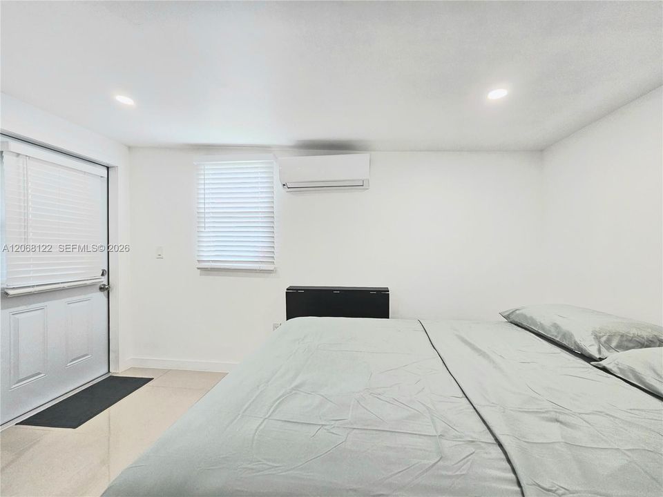 For Rent: $1,100 (0 beds, 1 baths, 2253 Square Feet)