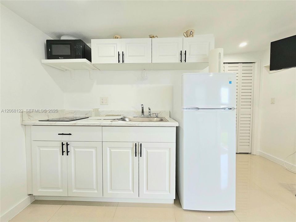 For Rent: $1,100 (0 beds, 1 baths, 2253 Square Feet)