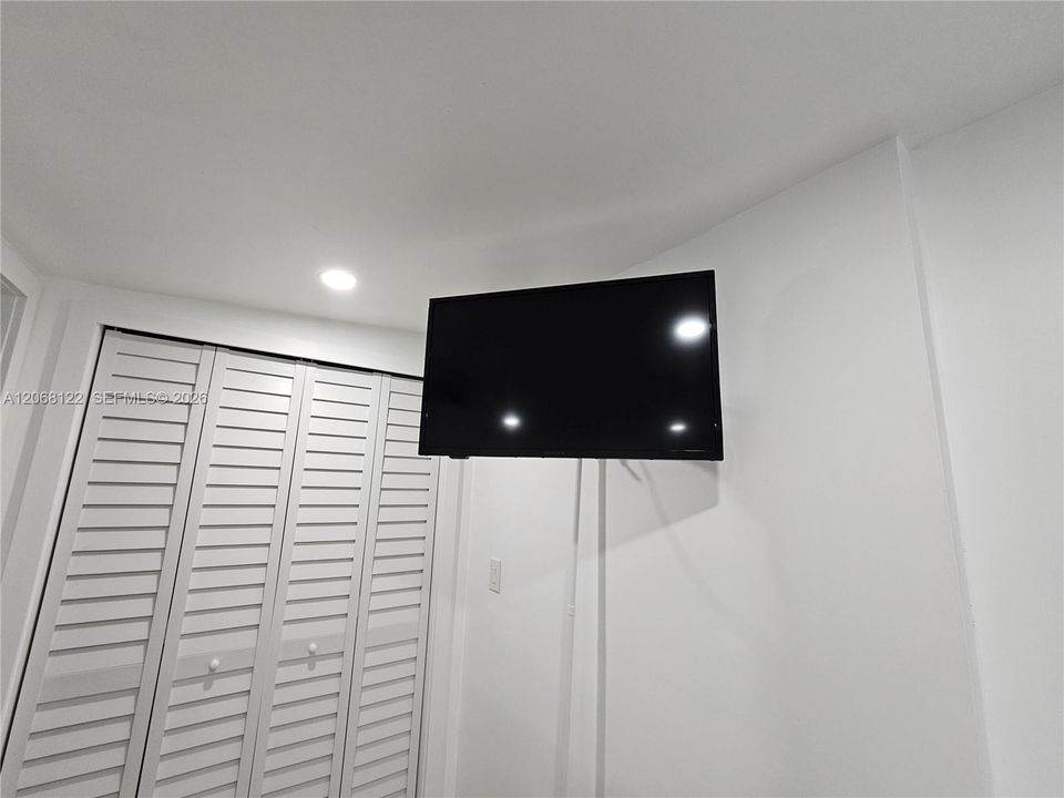 For Rent: $1,100 (0 beds, 1 baths, 2253 Square Feet)