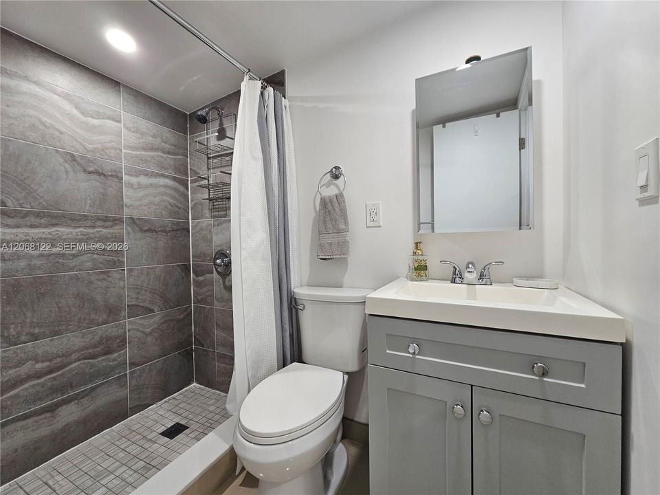 For Rent: $1,100 (0 beds, 1 baths, 2253 Square Feet)
