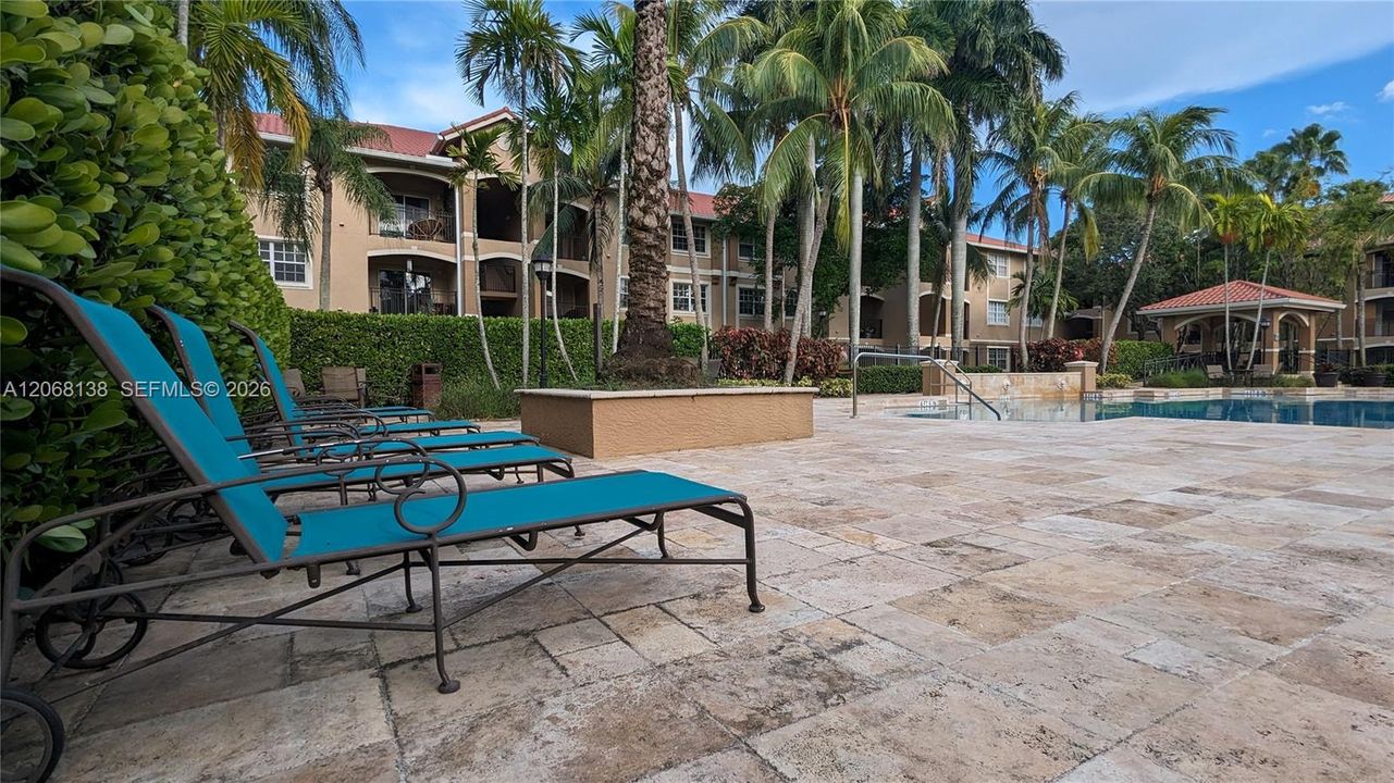 For Rent: $1,900 (1 beds, 1 baths, 690 Square Feet)