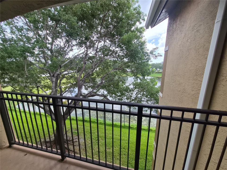 For Rent: $1,900 (1 beds, 1 baths, 690 Square Feet)