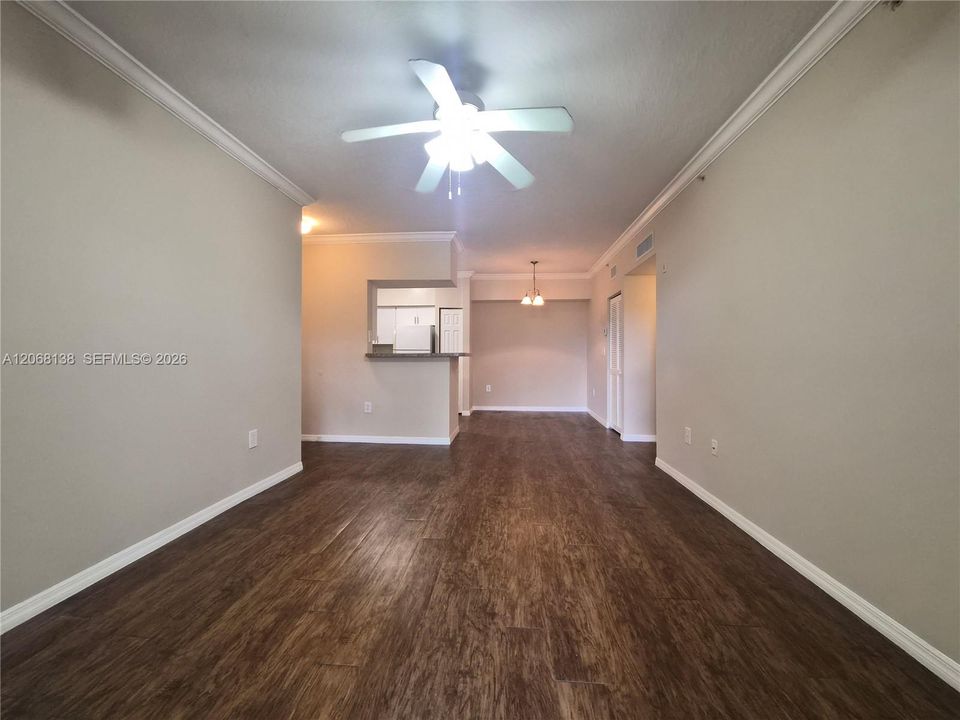For Rent: $1,900 (1 beds, 1 baths, 690 Square Feet)
