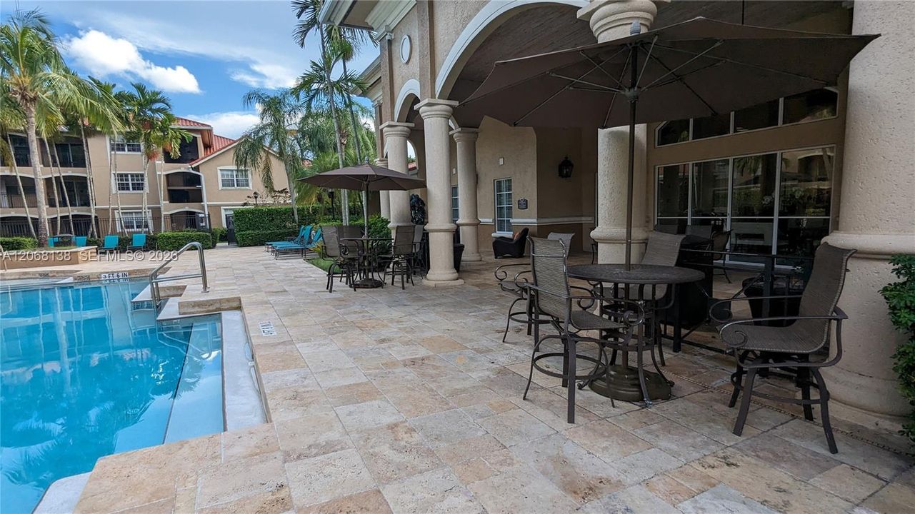 For Rent: $1,900 (1 beds, 1 baths, 690 Square Feet)