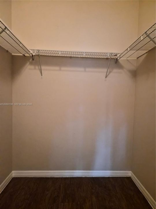For Rent: $1,900 (1 beds, 1 baths, 690 Square Feet)