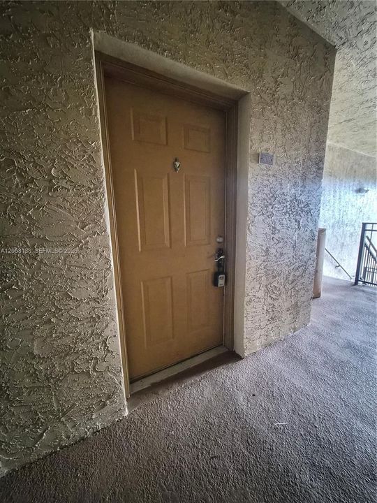 For Rent: $1,900 (1 beds, 1 baths, 690 Square Feet)