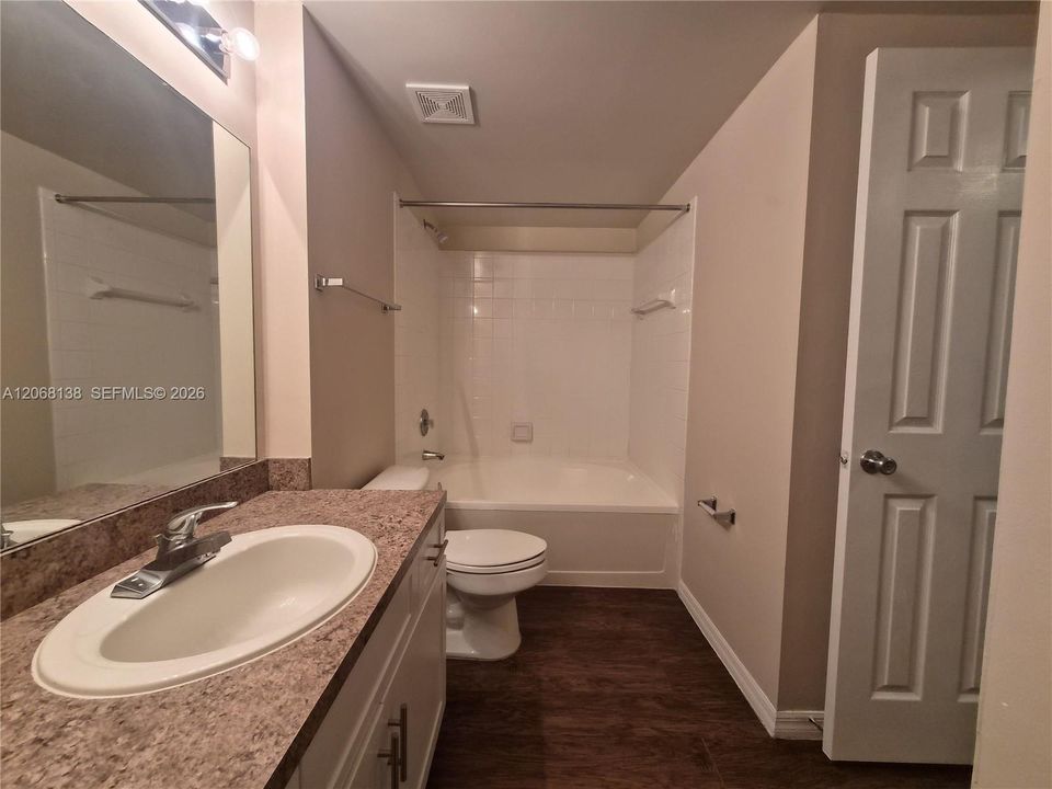 For Rent: $1,900 (1 beds, 1 baths, 690 Square Feet)