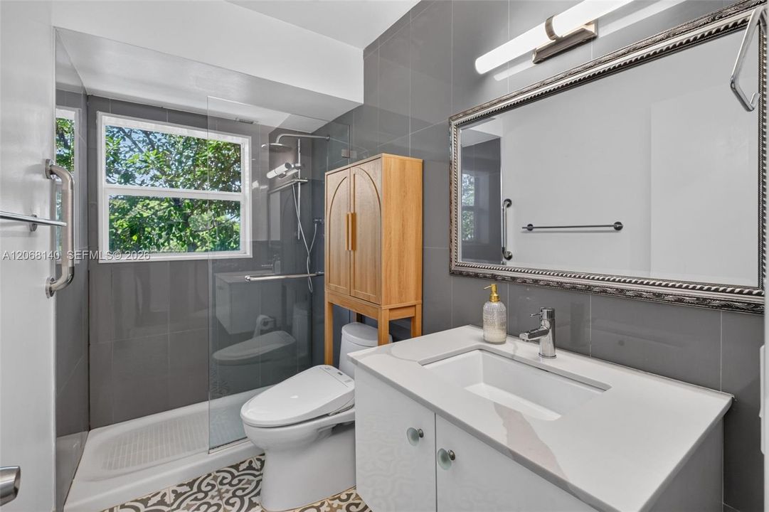 For Sale: $650,000 (2 beds, 2 baths, 1218 Square Feet)