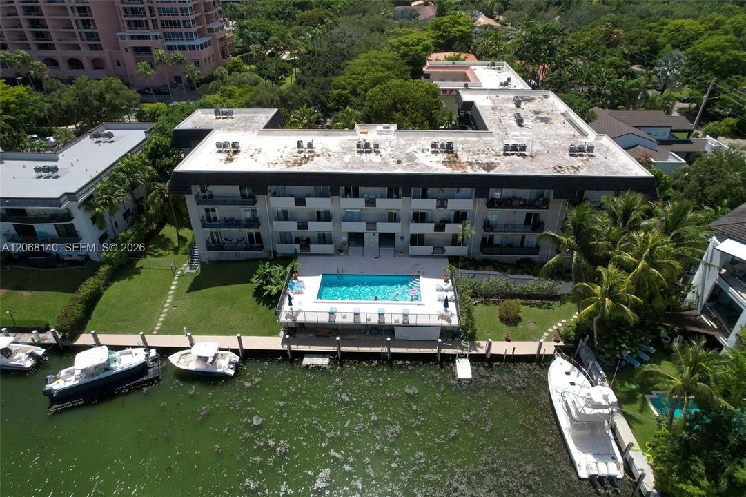 For Sale: $650,000 (2 beds, 2 baths, 1218 Square Feet)
