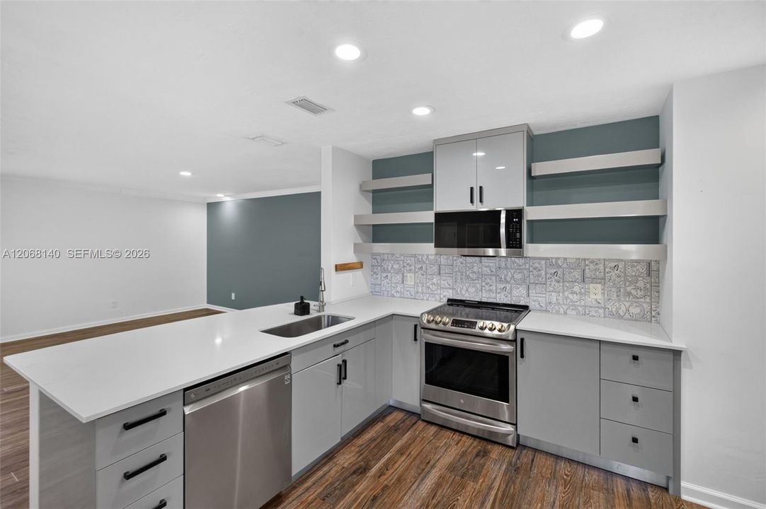 For Sale: $650,000 (2 beds, 2 baths, 1218 Square Feet)