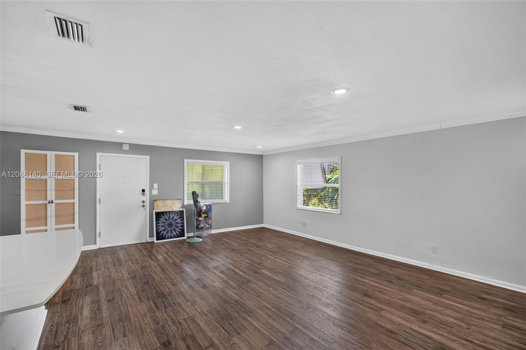 For Sale: $650,000 (2 beds, 2 baths, 1218 Square Feet)