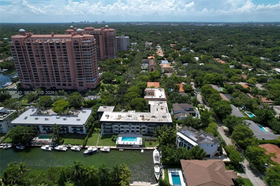 For Sale: $650,000 (2 beds, 2 baths, 1218 Square Feet)