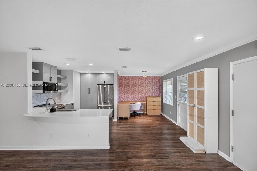 For Sale: $650,000 (2 beds, 2 baths, 1218 Square Feet)