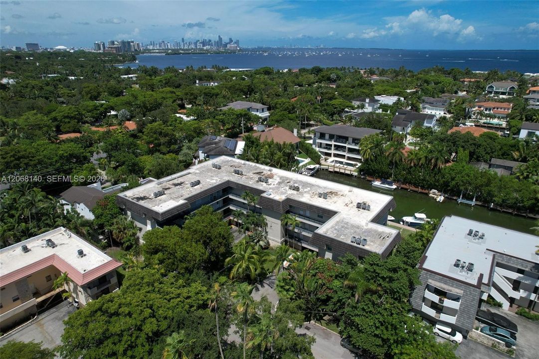 For Sale: $650,000 (2 beds, 2 baths, 1218 Square Feet)