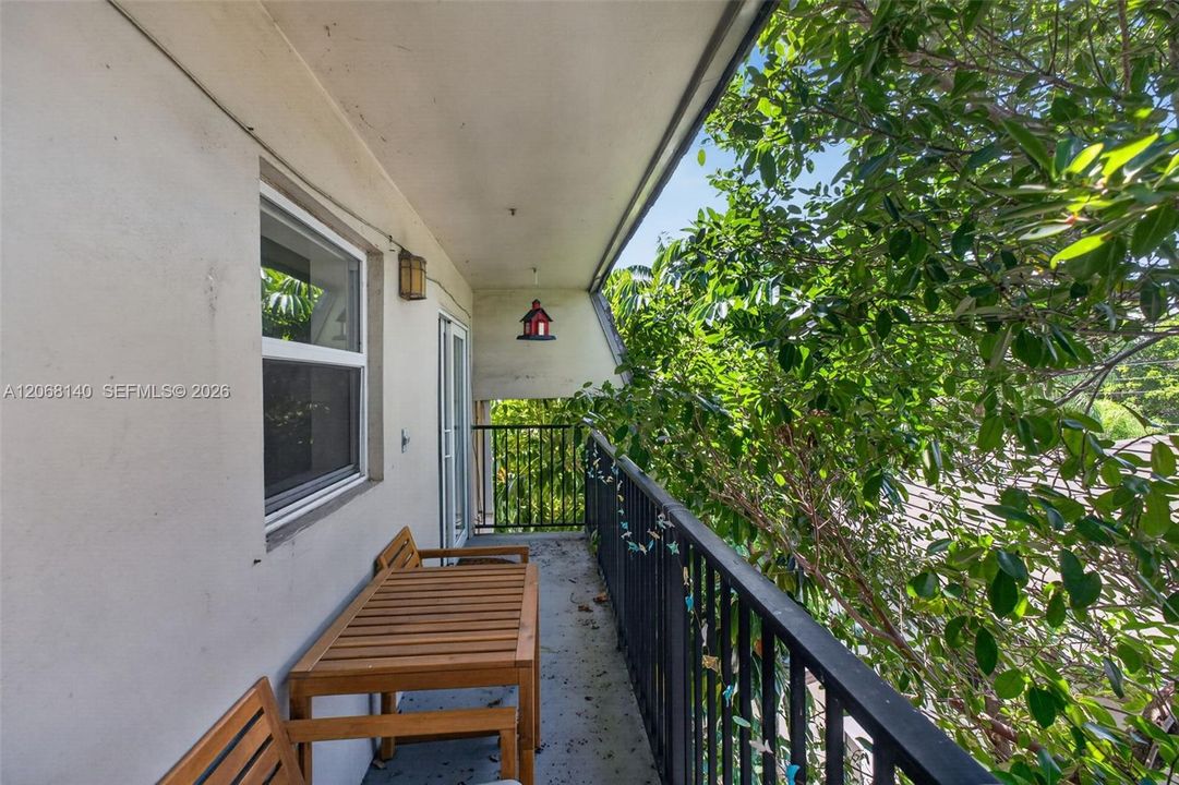 For Sale: $650,000 (2 beds, 2 baths, 1218 Square Feet)